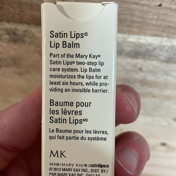 Mary Kay Satin Lips Lip Balm - Picture 5 of 9